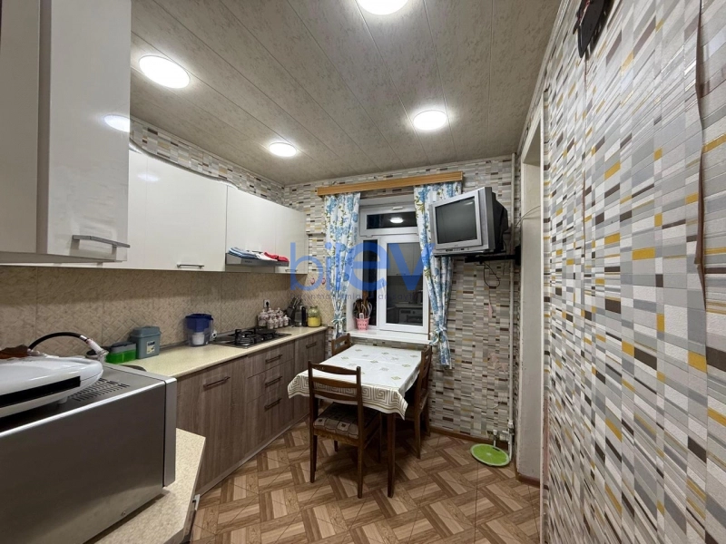 Satış 4 otaqlı Köhnə Tikili bina evi  80m², Bakı