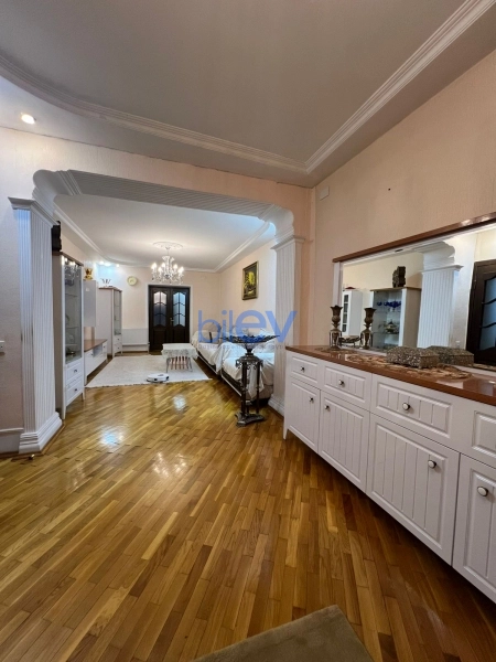 Satış 3 otaqlı Köhnə Tikili bina evi  110m², Bakı