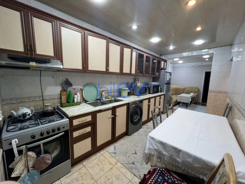 Satış 3 otaqlı Köhnə Tikili bina evi  110m², Bakı