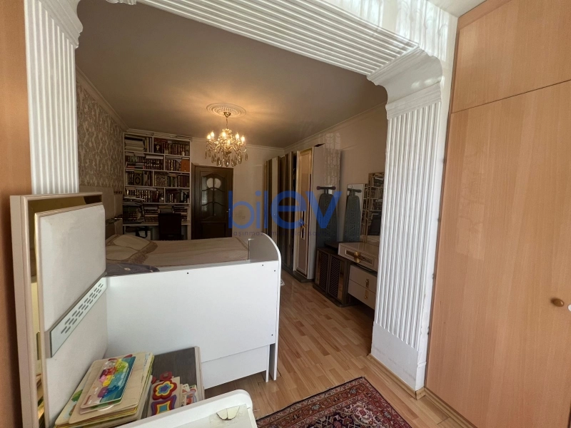 Satış 3 otaqlı Köhnə Tikili bina evi  110m², Bakı