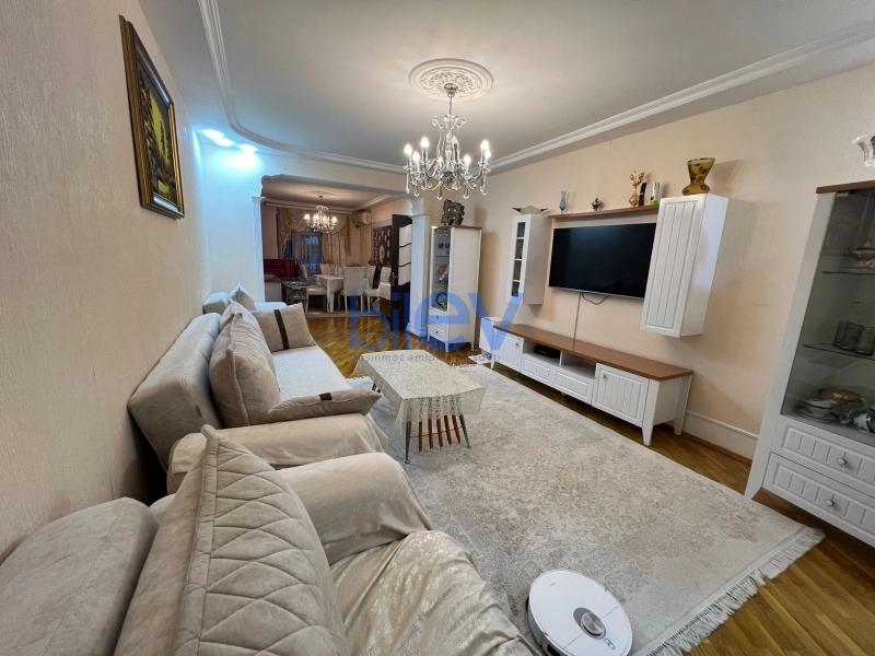 Satış 3 otaqlı Köhnə Tikili bina evi  110m², Bakı