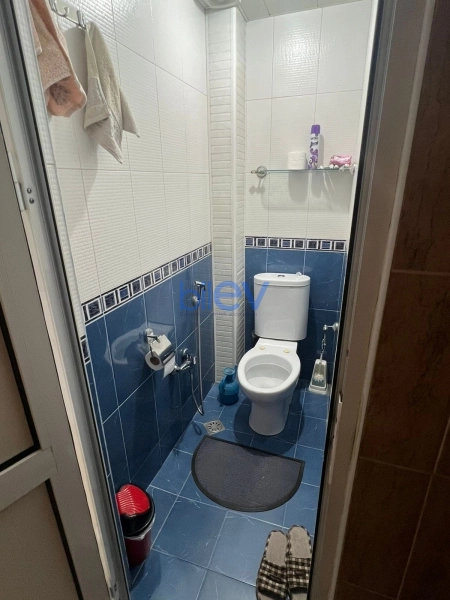 Satış 3 otaqlı Köhnə Tikili bina evi  110m², Bakı