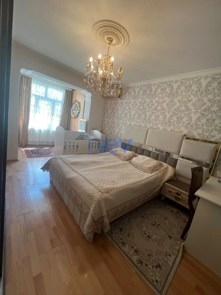 Satış 3 otaqlı Köhnə Tikili bina evi  110m², Bakı