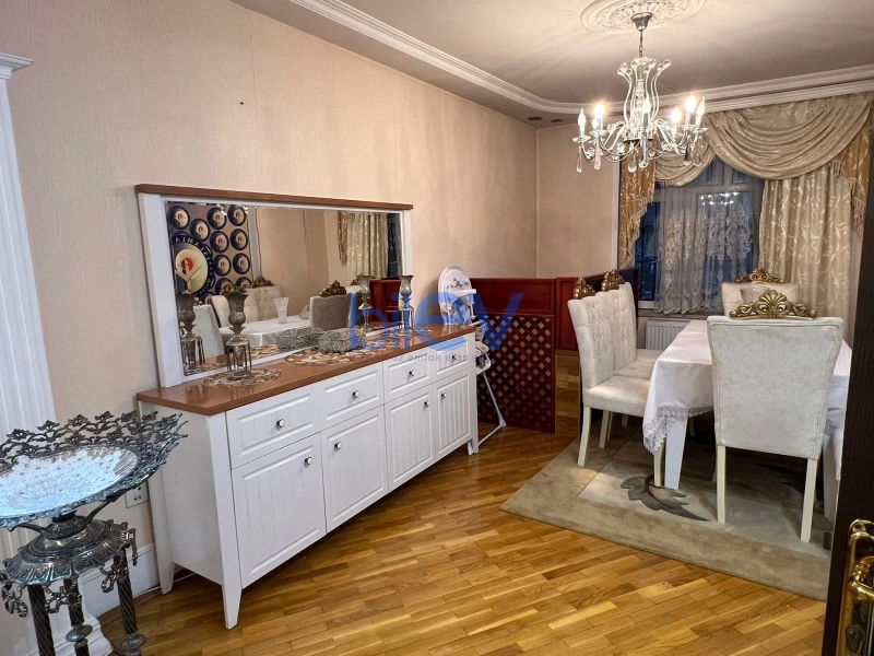 Satış 3 otaqlı Köhnə Tikili bina evi  110m², Bakı
