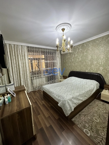 Satış 3 otaqlı Köhnə Tikili bina evi  72m², Bakı