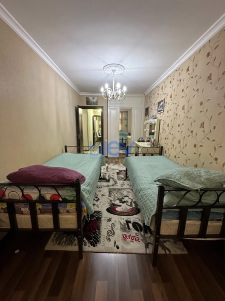 Satış 3 otaqlı Köhnə Tikili bina evi  72m², Bakı