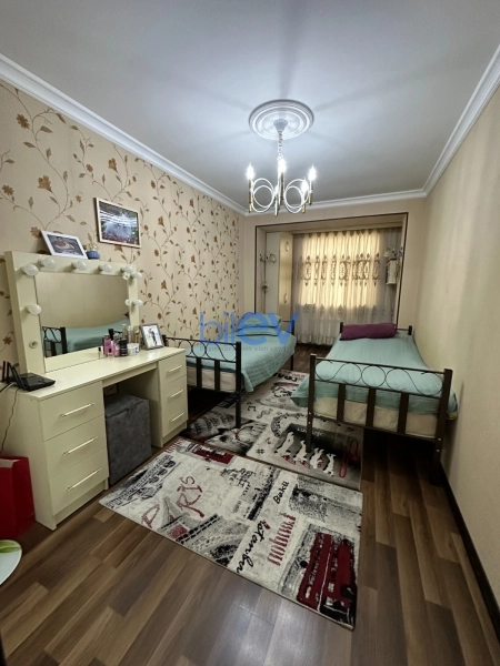 Satış 3 otaqlı Köhnə Tikili bina evi  72m², Bakı
