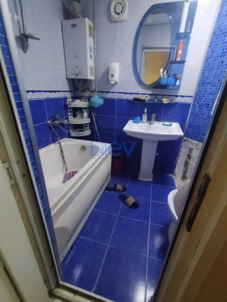 Satış 3 otaqlı Köhnə Tikili bina evi  70m², Bakı